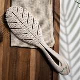 chetka-za-kosa-so-eco-detangling-leaf-hair-brush-3.jpg